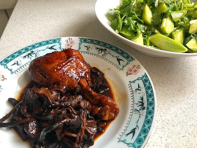 茶树菇炖鸡腿🍗 简单到刀都不用