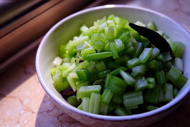 生炝芹菜丁（没有更快手！）